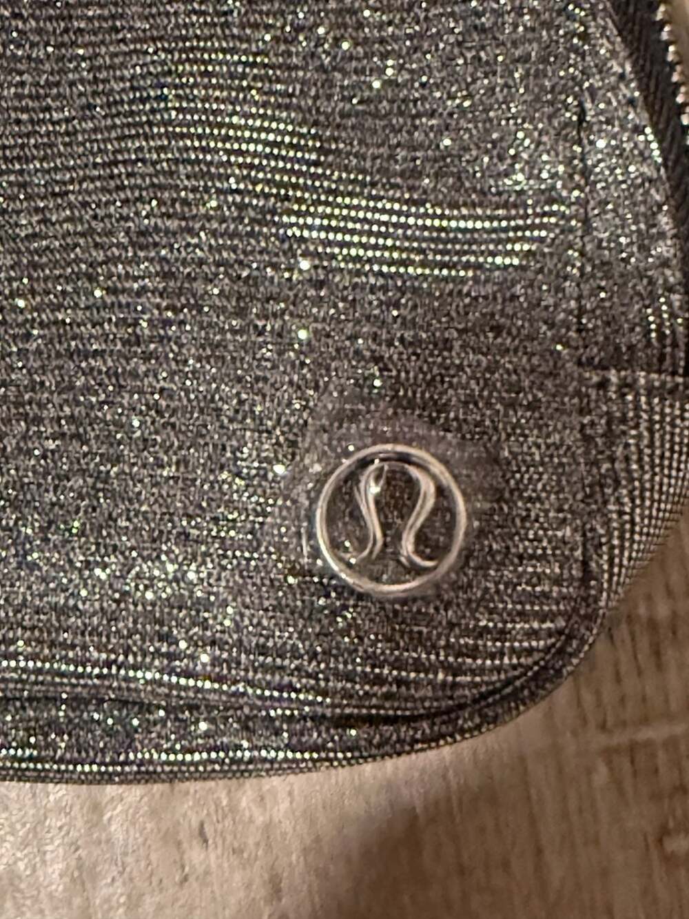 Lululemon Everywhere Belt Bag 1L Glitter Dark Silver NWT - Picture 4 of 6